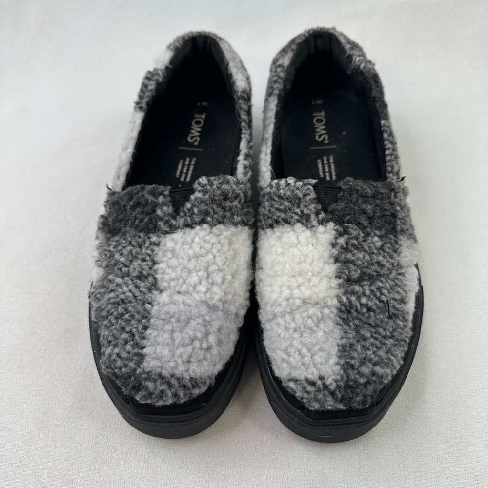 TOMS Sherpa Plaid Slip On Platform Shoes Gray White Cozy Women’s 7 - Picture 2 of 10
